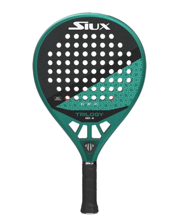 "Siux Trilogy Go padelracket för kontrollspelare, designad med låg balans för förbättrad precision och manövrerbarhet."